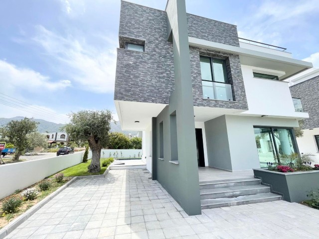 Kıbrıs Girne Ozanköy de Özel Havuzlu Çok Özel Villa