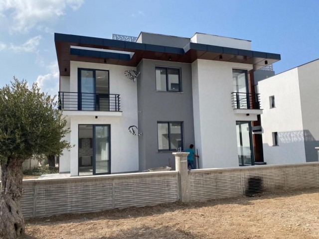 Kıbrıs Girne Ozanköy 'de Site İçerisinde 2+1 Çatı Teraslı Sıfır Daire