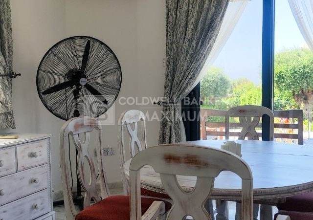 Girne Çatalköy'de Özel Havuzlu ve Peyzajlı Satılık 4+1 Villa