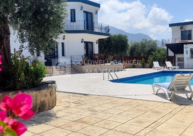 4+1 Villa zu vermieten mit privatem Pool und Landschaft in Çatalköy, Kyrenia