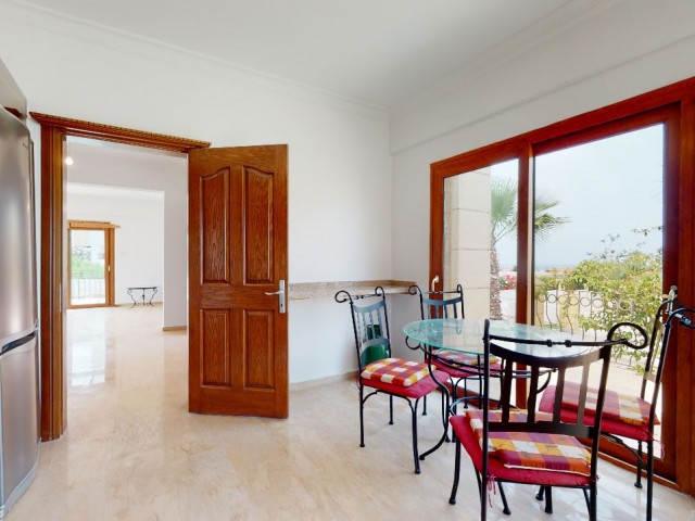 GIRNE, ESENTEPE BÖLGESİNDE, GOLF RESIDENCE,  KAPANMAZ DENIZ MANZARALI, SATILIK 3+1 VİLLA