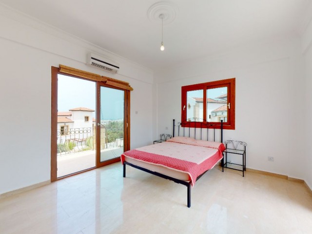 GIRNE, ESENTEPE BÖLGESİNDE, GOLF RESIDENCE,  KAPANMAZ DENIZ MANZARALI, SATILIK 3+1 VİLLA