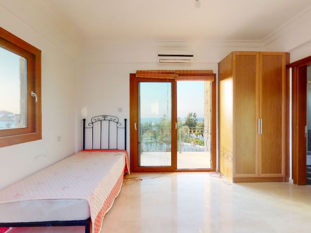 GIRNE, ESENTEPE BÖLGESİNDE, GOLF RESIDENCE,  KAPANMAZ DENIZ MANZARALI, SATILIK 3+1 VİLLA