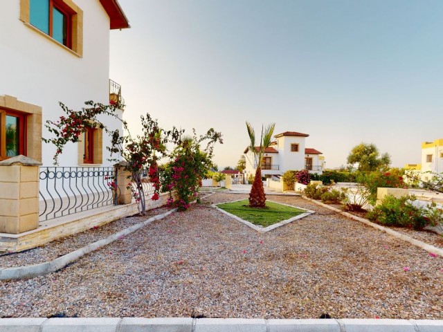 GIRNE, ESENTEPE BÖLGESİNDE, GOLF RESIDENCE,  KAPANMAZ DENIZ MANZARALI, SATILIK 3+1 VİLLA