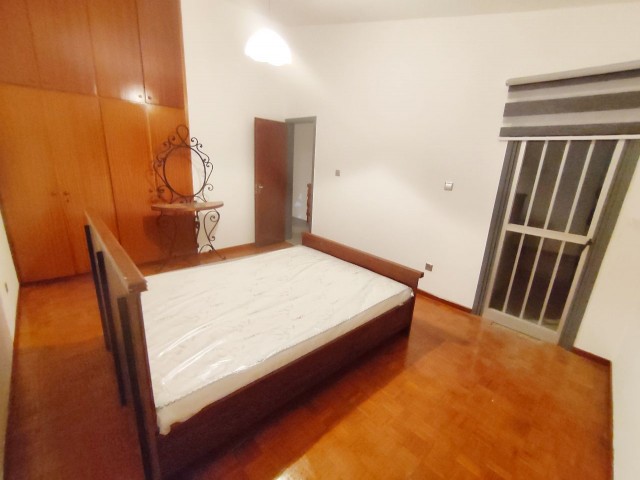 Просторный 3-спальный дом с двумя односпальными кроватями в аренду в центре Кирении