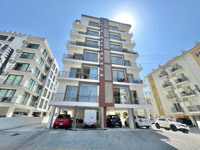 Geräumige neue 2+1-Wohnung zum Verkauf im Zentrum von Kyrenia