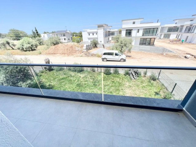 Girne Ozanköy  bölgesinde Cratos otele 200 metre mesafede  lüks Villa 