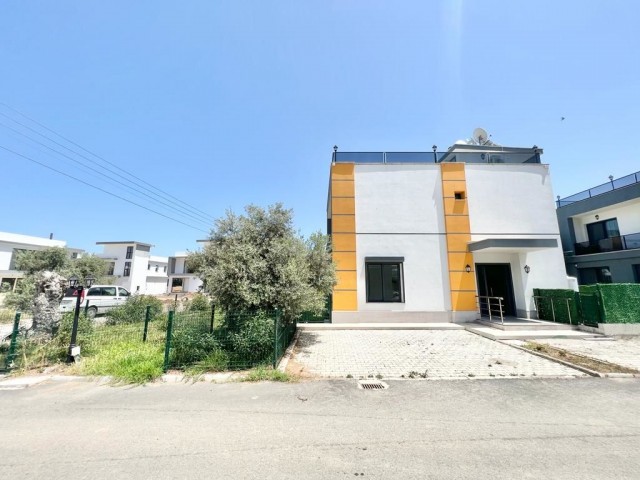 Luxusvilla im Stadtteil Ozanköy in Kyrenia, 200 m vom Hotel Cratos entfernt