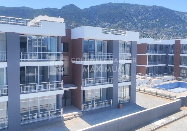 2+1 Wohnung zum Verkauf in einem Komplex mit Pool in Girne Lapta