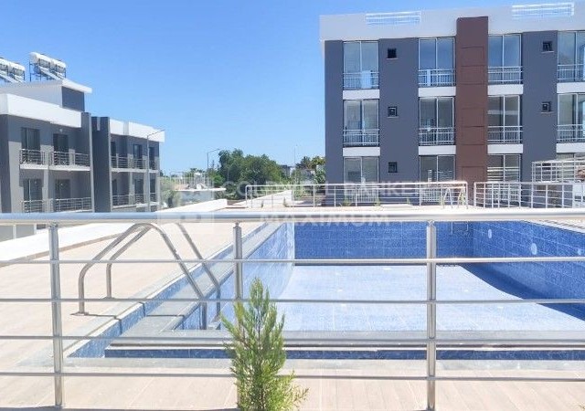2+1 Wohnung zum Verkauf in einem Komplex mit Pool in Girne Lapta
