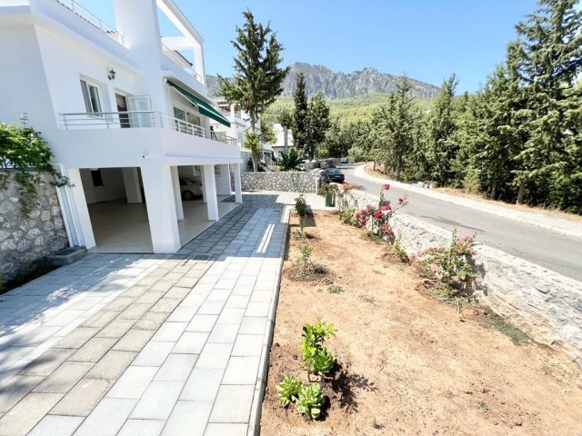 Girne Edremit Bölgesinde 3+2 muhteşem Villa