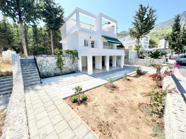Girne Edremit Bölgesinde 3+2 muhteşem Villa