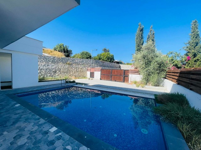 Fırsat Kıbrıs 3+1 Ganz besondere Villa mit privatem Pool in Kyrenia Ozanköy