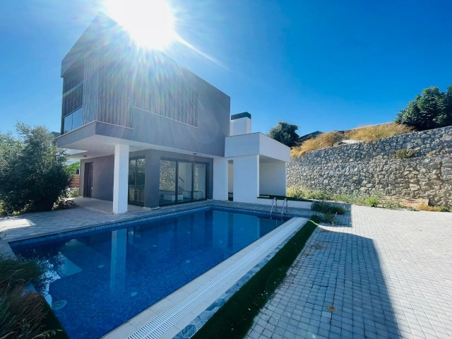 Fırsat Kıbrıs 3+1 Ganz besondere Villa mit privatem Pool in Kyrenia Ozanköy