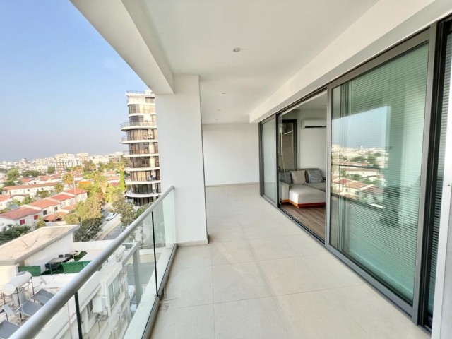 2+1 Penthouse zum Verkauf mit großem Balkon im Zentrum von Kyrenia