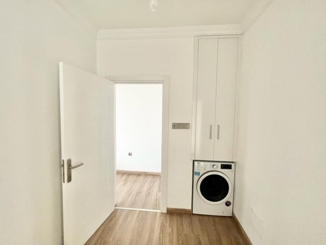 Girne Merkezde Geniş Balkonlu Satılık  2+1 Penthouse