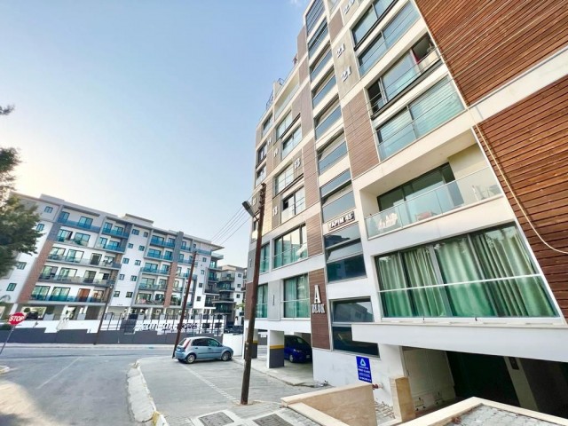 2+1 Penthouse zum Verkauf mit großem Balkon im Zentrum von Kyrenia