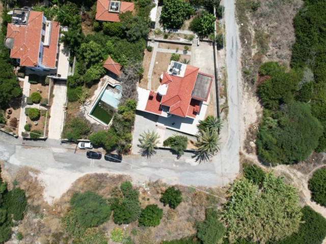 Kyrenia, Karaoğlanoğlu, direkt am Meer, prächtige, voll möblierte 4+1-Villa