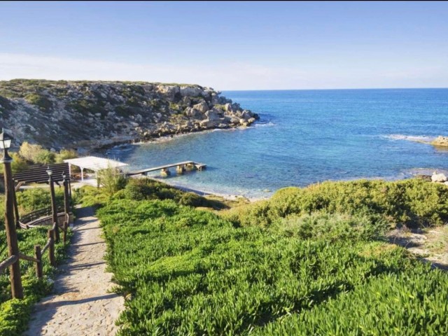 Eine Gelegenheit, die Sie sich nicht entgehen lassen sollten, Zypern, Kyrenia, Esentepe, bezugsfertige, möblierte, einstöckige Villa am Meer mit privatem Pool