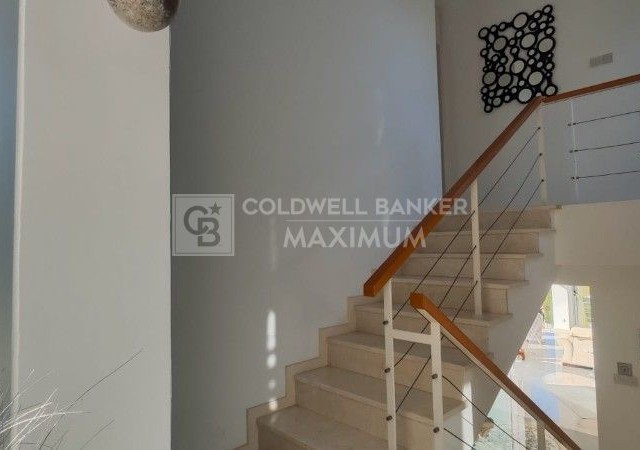 Kıbrıs, Girne, Bellapais Bölgesinde Muhteşem Manzaralı, Özel Havuzlu,  Kiralık 4+1 Villa