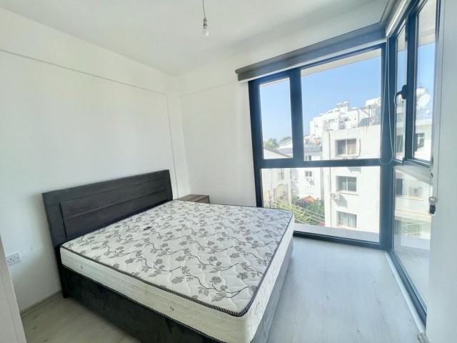 Girne Merkezde Deniz Manzaralı Full eşyalı Satılık  2+1 Daire 