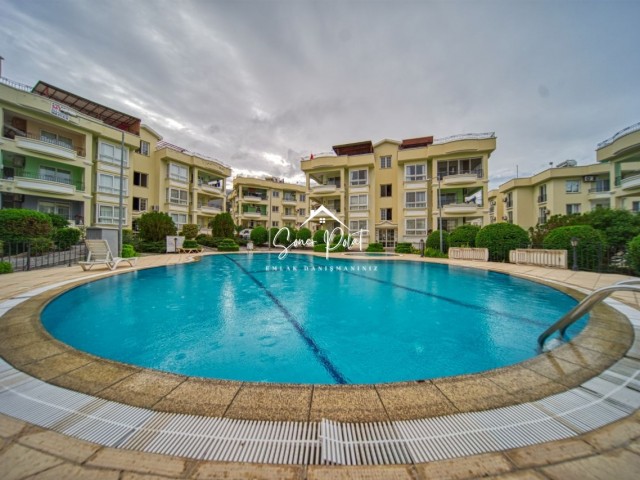 3+1 Apartment mit großem Gemeinschaftspool auf einem Grundstück in Alsancak, Kyrenia