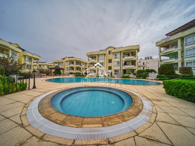 3+1 Apartment with Large and Shared Pool in a Site in Alsancak, Kyrenia