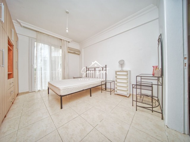 3+1 Apartment mit großem Gemeinschaftspool auf einem Grundstück in Alsancak, Kyrenia