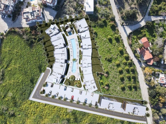 2+1 WOHNUNG ZU VERKAUFEN MIT GARTENBODEN ODER DACHTERRASSE AUF EINEM GELÄNDE MIT POOL IN ZYPERN GIRNE LAPTA REGION