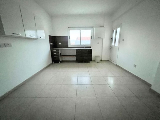 Geräumiges 3+2-Apartment in Nikosia Yenikent, 50 m vom Zephyr Café entfernt