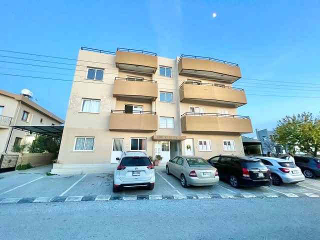 Geräumiges 3+2-Apartment in Nikosia Yenikent, 50 m vom Zephyr Café entfernt