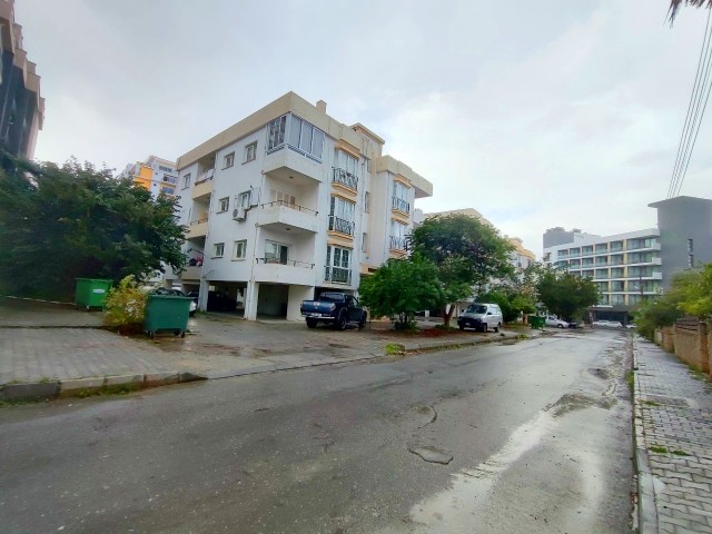 Geräumiges Apartment mit 3 Schlafzimmern im Zentrum von Kyrenia