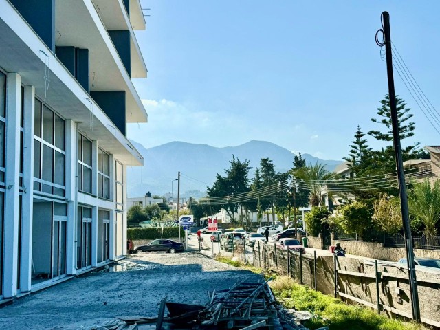 Kıbrıs Girne Merkez Karakum Bölgesinde Kiralık Sendeli 100 M2 Dükkan