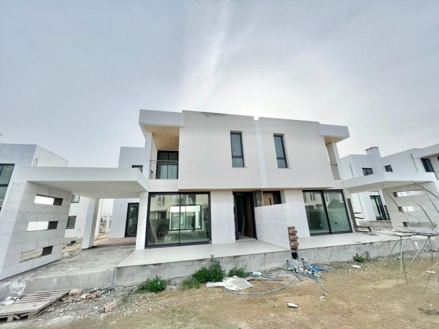 3+2 Semi-detached villa with garden for sale in central location in Nicosia