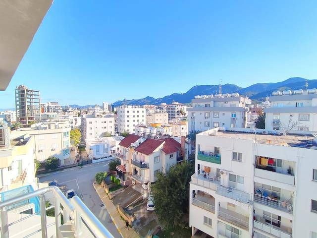 1+1 Penthouse zum Verkauf mit Meerblick und großer Terrasse im Zentrum von Kyrenia