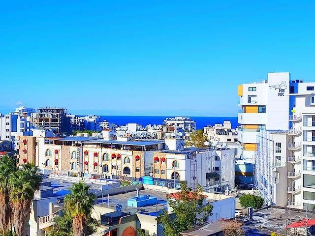 Girne merkezde Deniz Manzaralı Geniş Teraslı 1+1 Satılık Penthouse