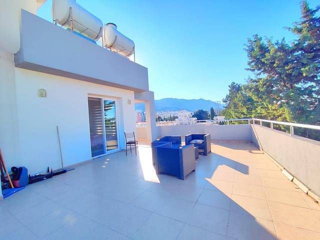 Girne merkezde Deniz Manzaralı Geniş Teraslı 1+1 Satılık Penthouse