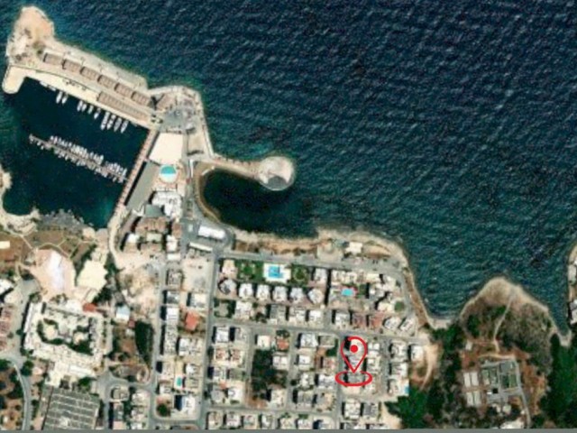 Große 3+2-Wohnung zum Verkauf im Zentrum von Kyrenia, 100 Meter vom Meer entfernt