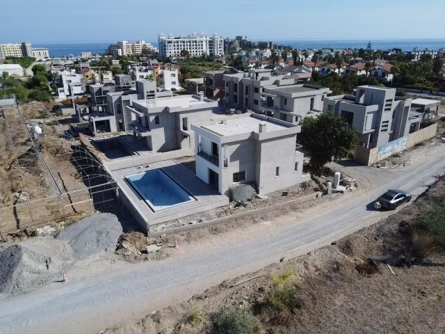 Kıbrıs Girne Alsancak'ta Merit ve Denizlere Yakın Satılık 3+1 Özel Havuzlu Villa