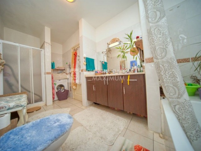 Very Pleasant 2+1 Flat for Sale in a Site in Alsancak, Kyrenia