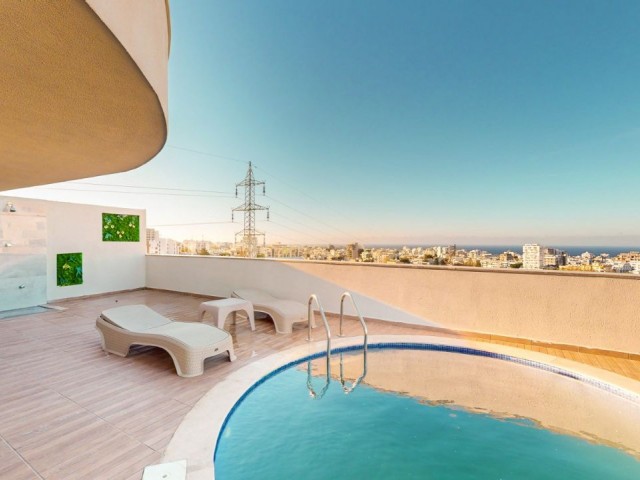 Zu verkaufen 4+1 Triplex Penthouse mit privater Terrasse Schwimmbad in einem Komplex im Zentrum von Kyrenia, Zypern