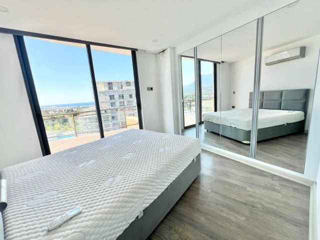 KKTC Girne Merkezde Site İçerisinde Deniz Manzaralı Satılık 2+1 Penthouse Daire