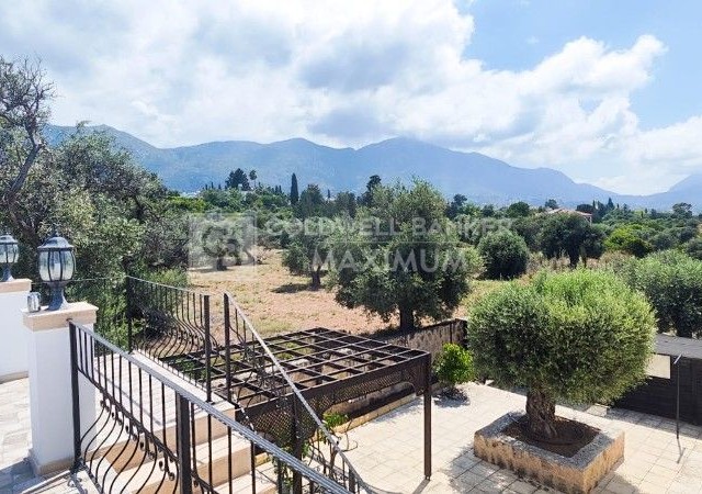 4+1 Villa zu vermieten mit privatem Pool und Landschaft in Çatalköy, Kyrenia