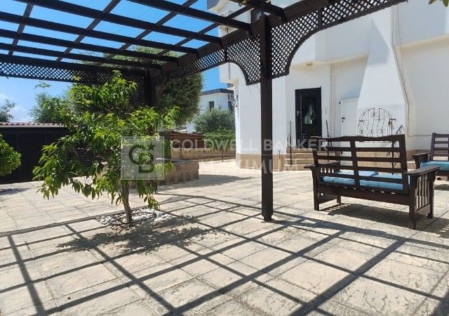 4+1 Villa zu vermieten mit privatem Pool und Landschaft in Çatalköy, Kyrenia