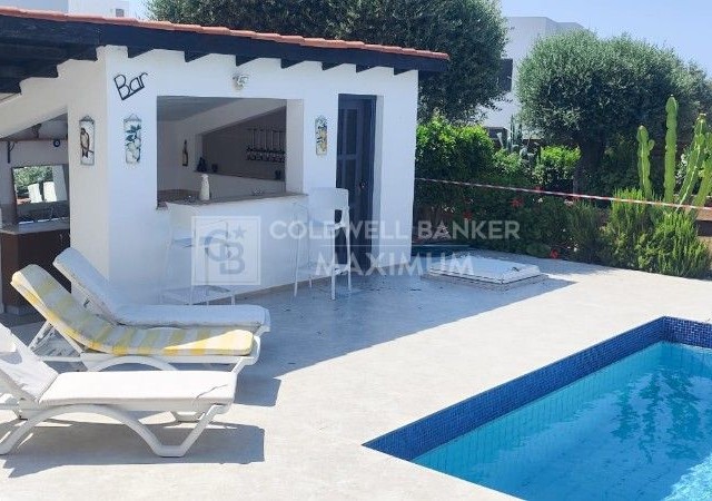 Girne Çatalköy'de Özel Havuzlu ve Peyzajlı Kiralık 4+1 Villa