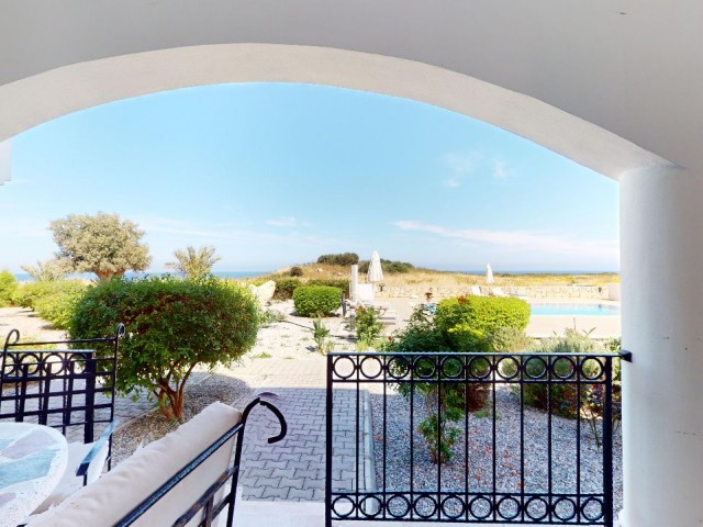 2+1 Wohnung zum Verkauf mit Swimmingpool und Meerblick in Kyrenia Esentepe