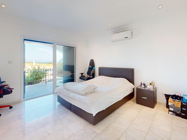2+1 Wohnung zum Verkauf mit Swimmingpool und Meerblick in Kyrenia Esentepe