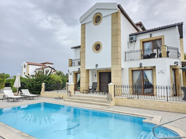 3+1 Villa zum Verkauf mit privatem Pool, vollem Meerblick, großem Nutzungsbereich in Zypern, Kyrenia, Region Esentepe