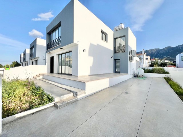 3+1 Villa mit Pool zu vermieten in Kyrenia, 600 Meter vom Meer entfernt