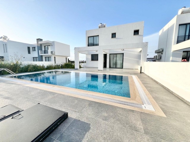 3+1 Villa mit Pool zu vermieten in Kyrenia, 600 Meter vom Meer entfernt